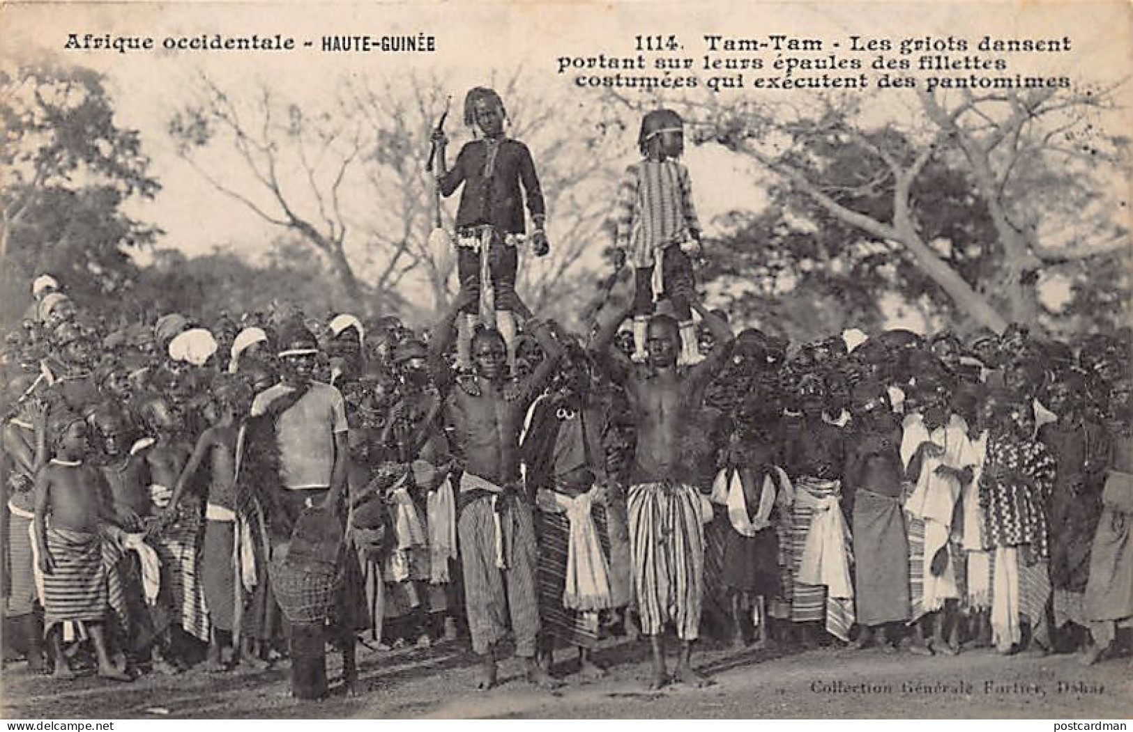 Guinée Conakry - Tam-tam - Les Griots Dansent Portant Sur Leurs épaules Des Fillettes Costumées - Ed. Fortier 1114 - Guinée