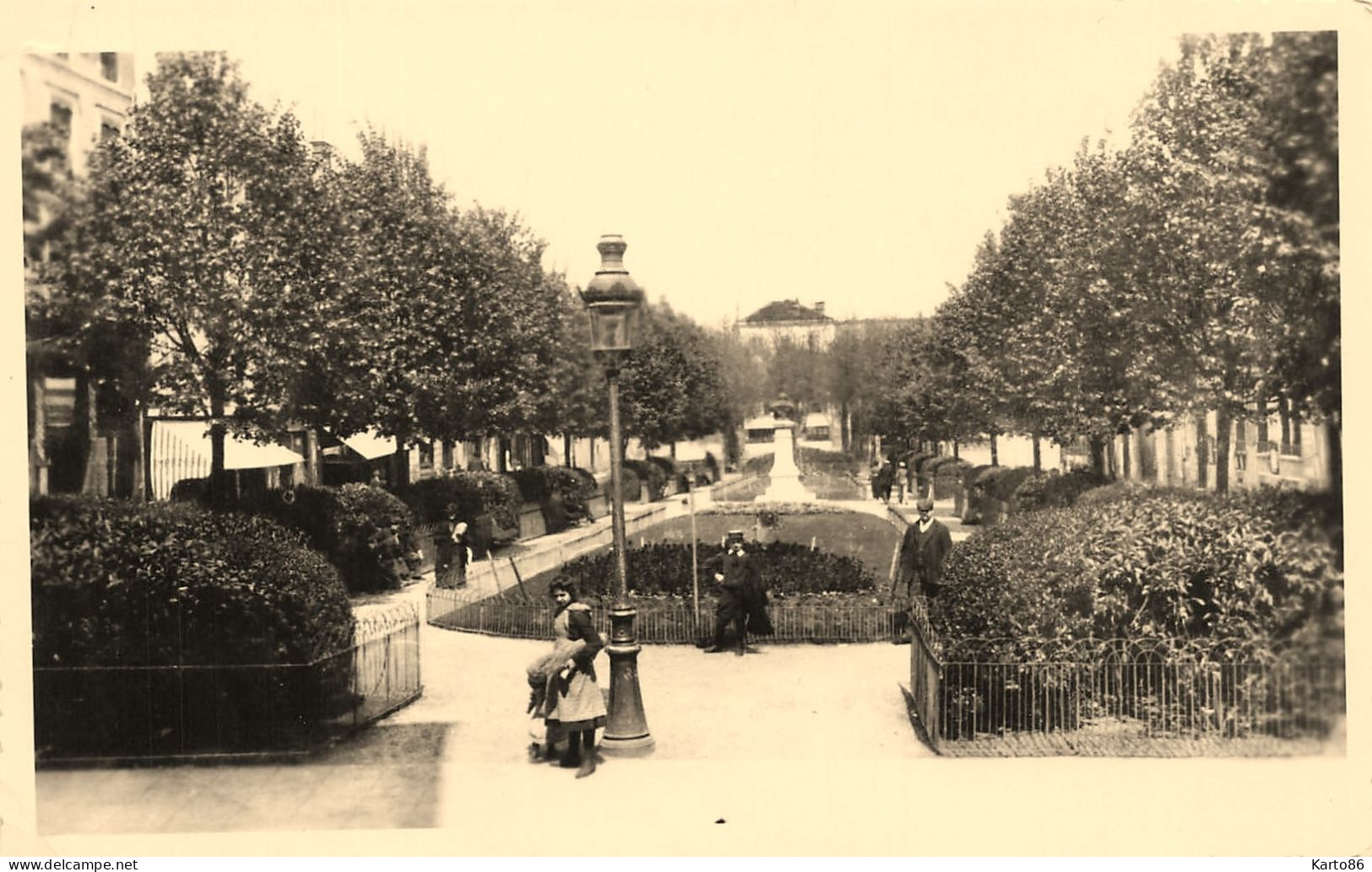 Villefranche Sur Saône * Un Coin De La Ville Et Le Square étienne Poulet * Photo Ancienne Format Cpa - Villefranche-sur-Saone