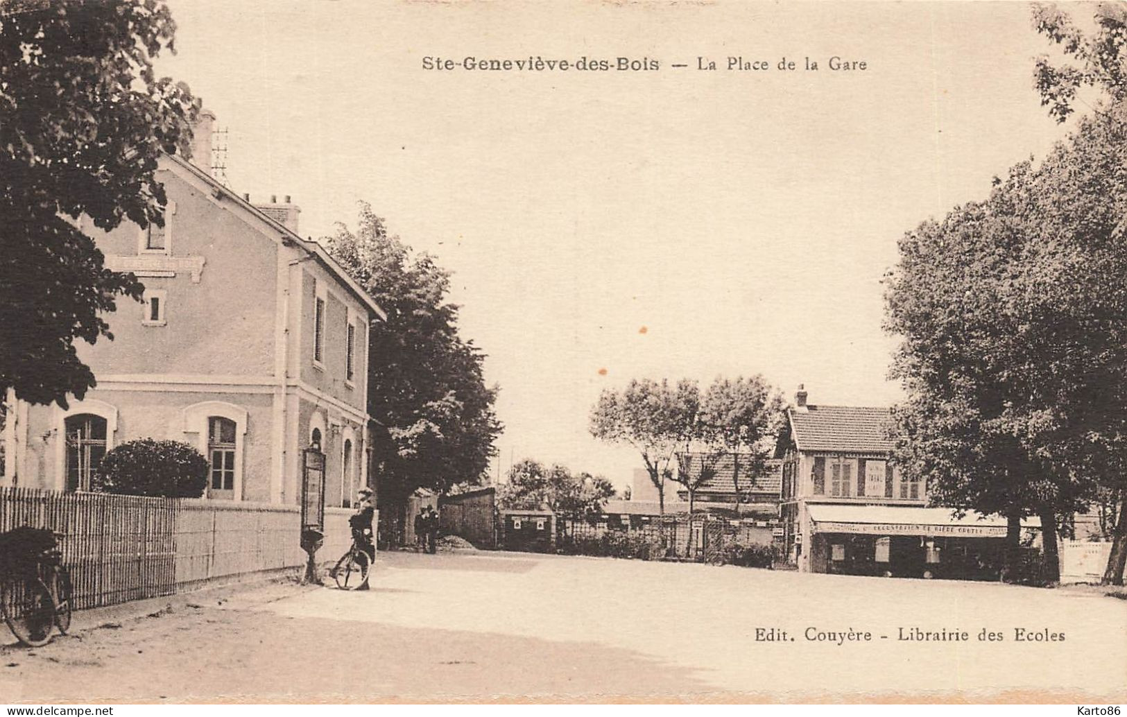 Ste Geneviève Des Bois * La Place De La Gare Et  La Gare * Ligne Chemin De Fer Essonne - Sainte Genevieve Des Bois