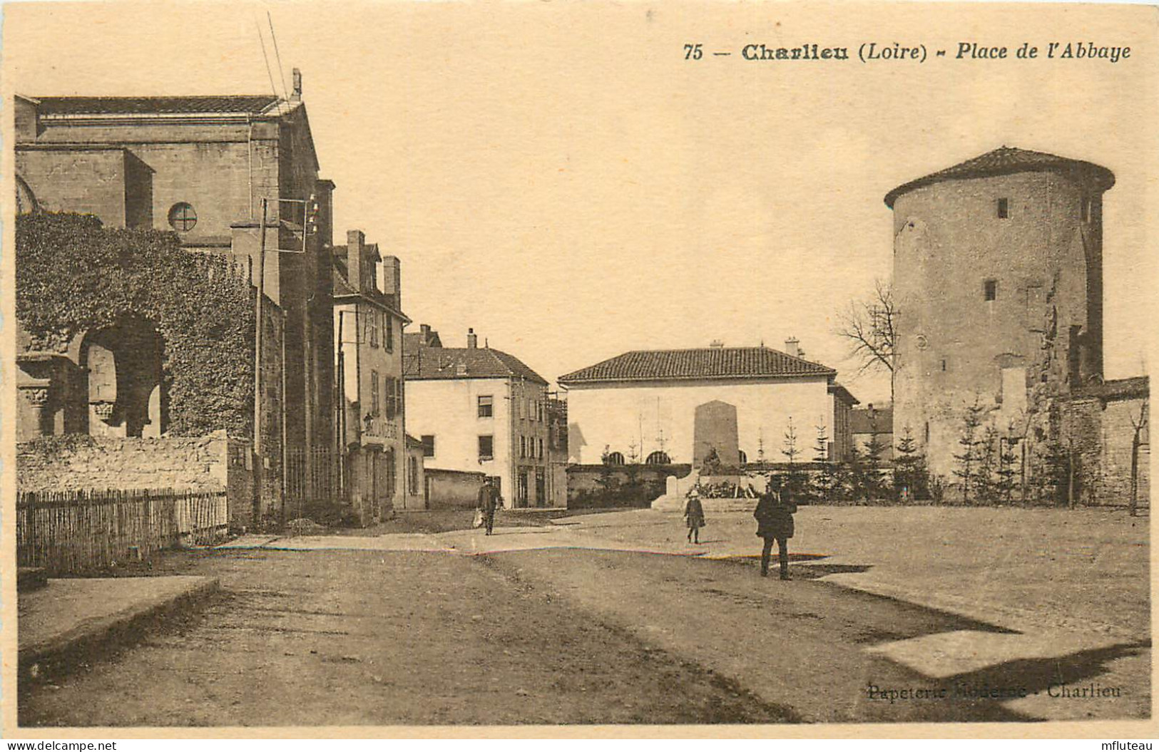 42* CHARLIEU   Place De L Abbaye    RL20,1718 - Charlieu