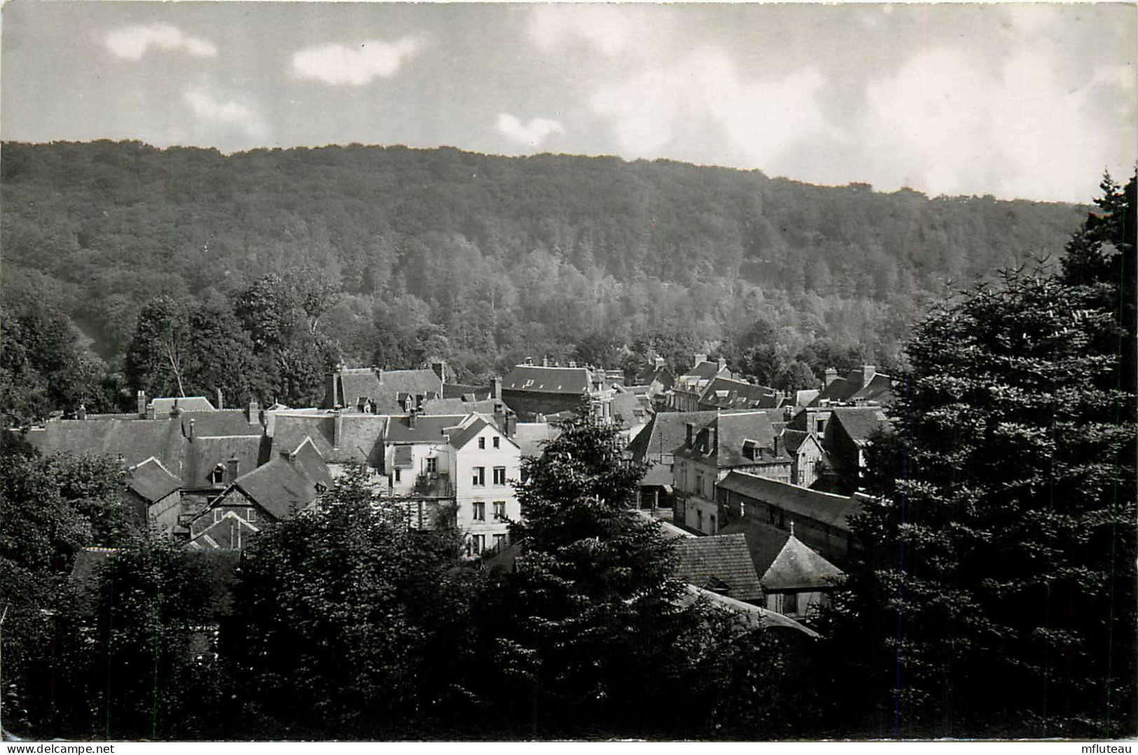 27* LYONS LA FORET Vue De La Terrasse  (CPSM X14cm)     RL22,1794 - Lyons-la-Forêt