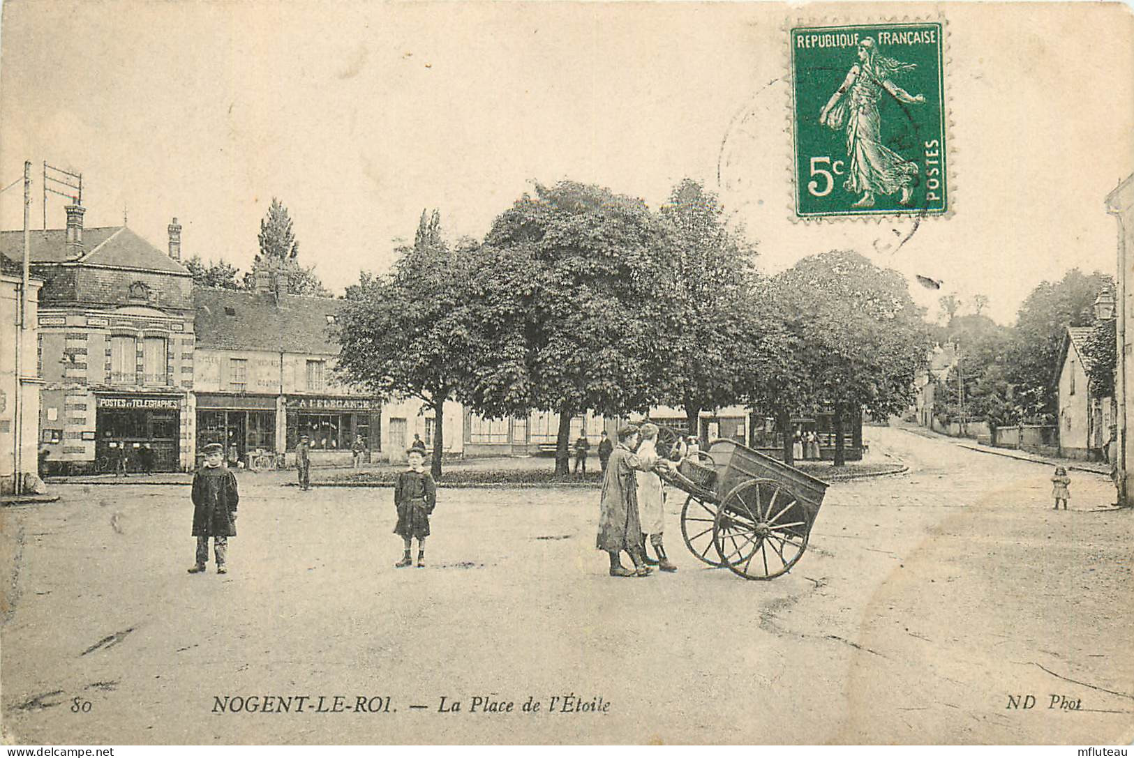 28* NOGENT LE ROI   La Place De L Etoile     RL22,2138 - Nogent Le Roi