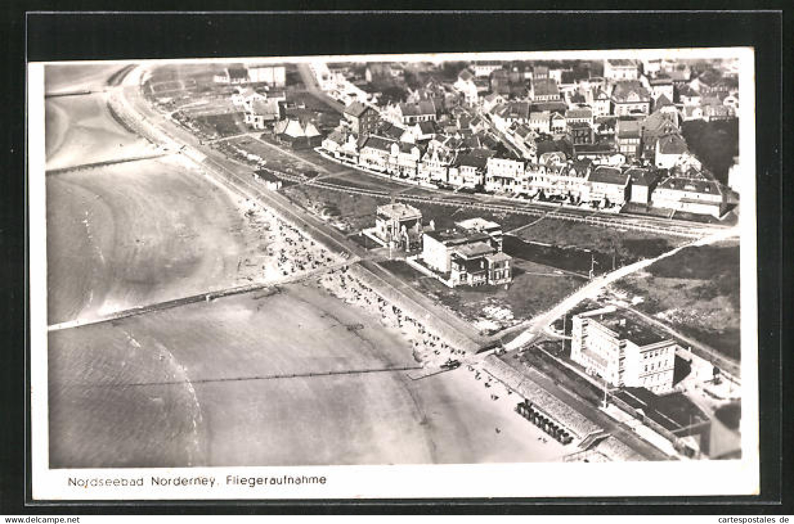 AK Norderney, Fliegeraufnahme Des Nordseebads Mit Dem Strand  - Norderney