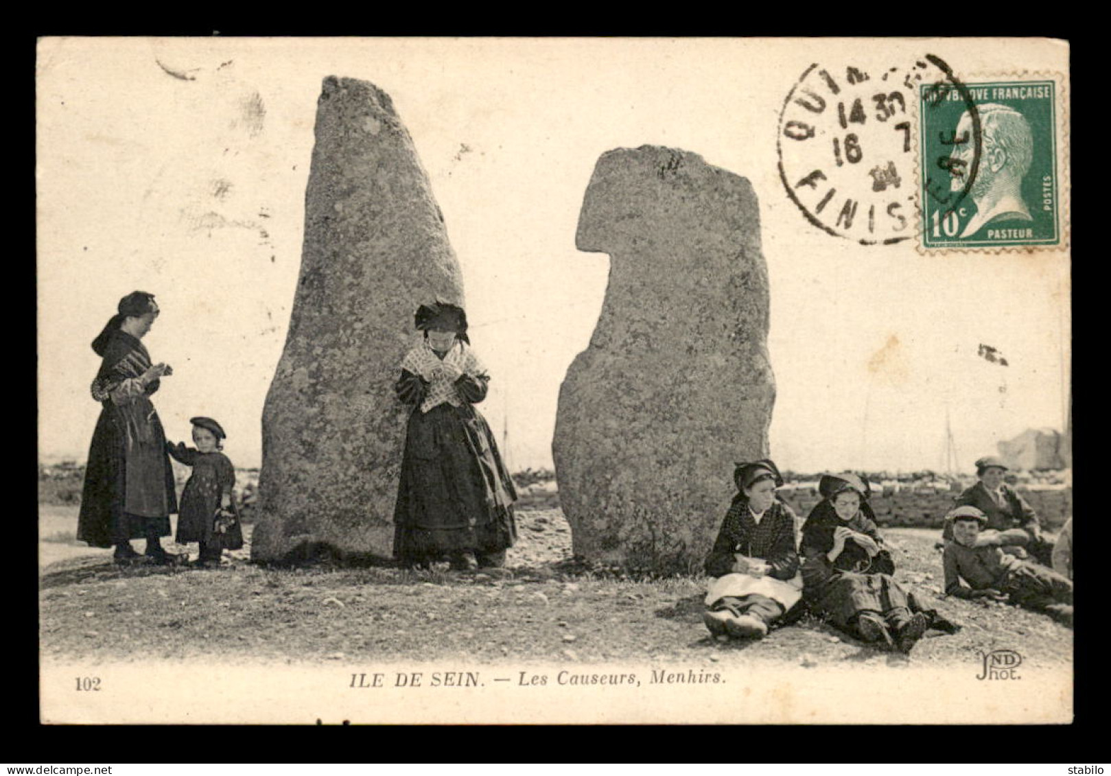 29 - ILE DE SEIN - LES CAUSEURS, MENHIRS - Ile De Sein