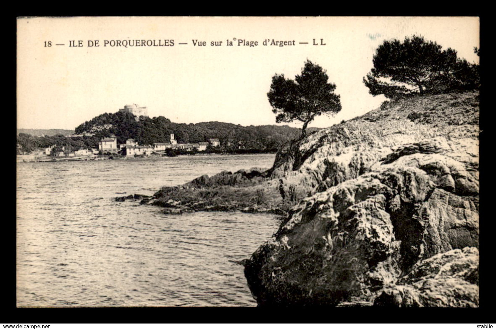 83 - ILE DE PORQUEROLLES - VUE SUR LA PLAGE D'ARGENT - Porquerolles