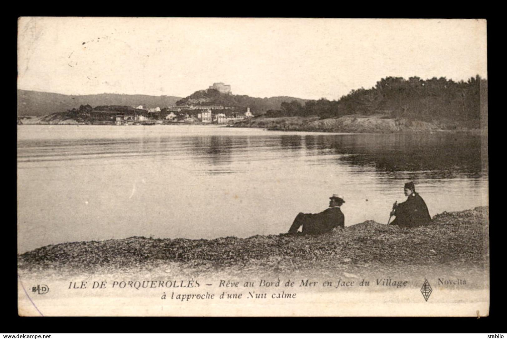 83 - ILE DE PORQUEROLLES - BORD DE MER FACE AU VILLAGE - Porquerolles