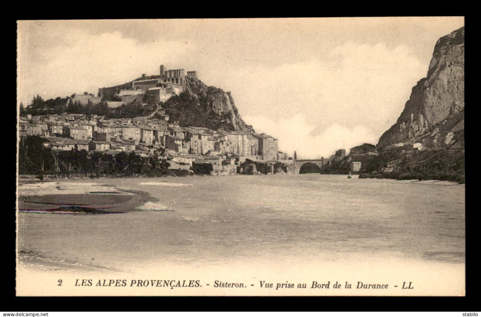 04 - SISTERON - VUE PRISE AU BORD DE LA DURANCE - Sisteron