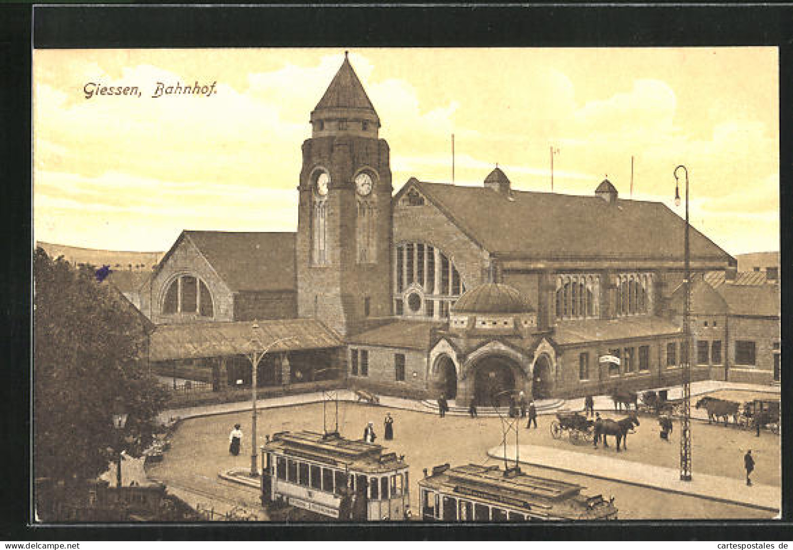 AK Giessen, Bahnhof Mit Strassenbahnen  - Giessen