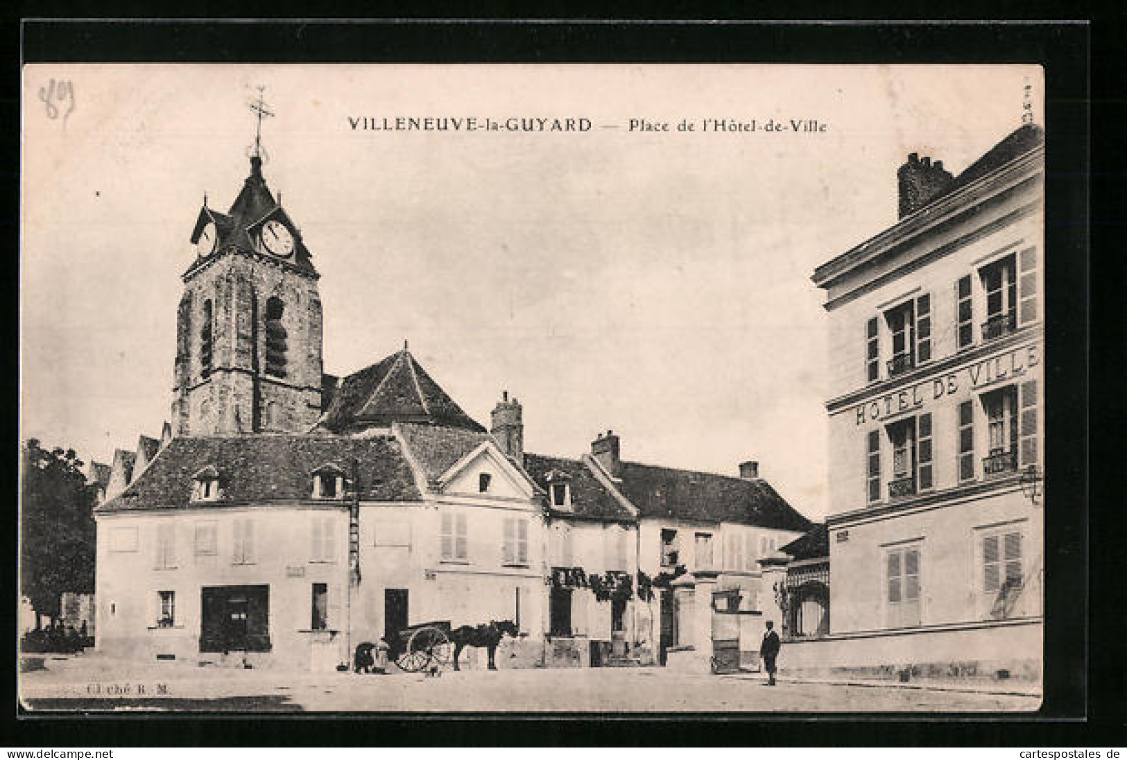 CPA Villeneuve-la-Guyard, Place De L`Hôtel-de-Ville  - Villeneuve-la-Guyard