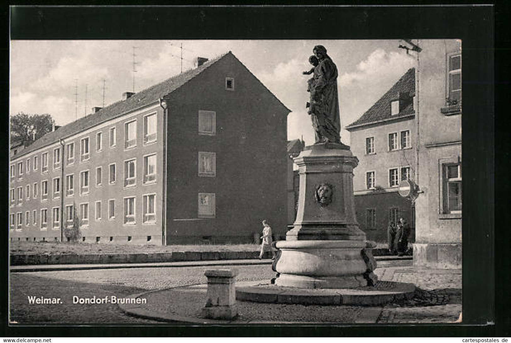 AK Weimar, Dondorf-Brunnen Mit Heiligenfigur  - Weimar