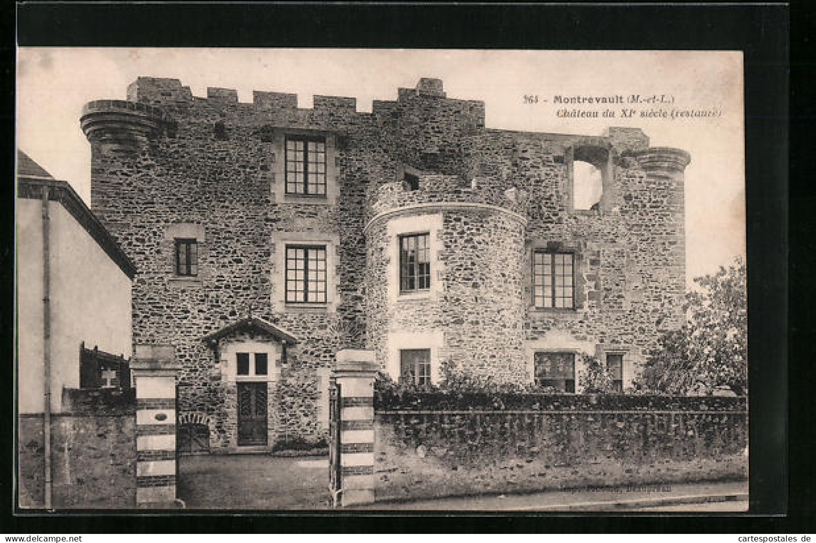 CPA Montrevault, Chateau Du XIe Siecle (restauré)  - Montrevault