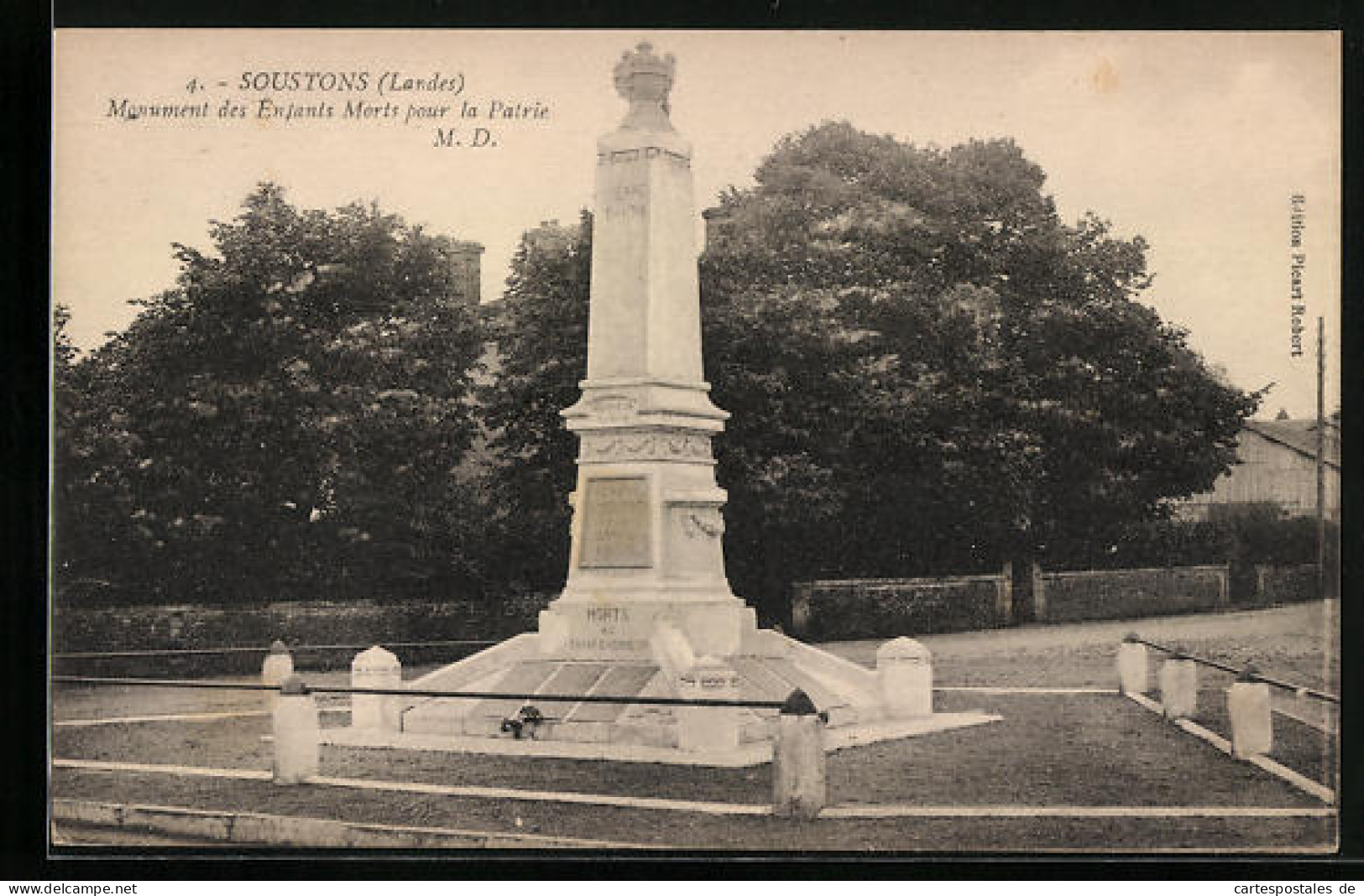 CPA Soustons, Monument Des Enfants Morts Pour La Patrie M. D.  - Soustons