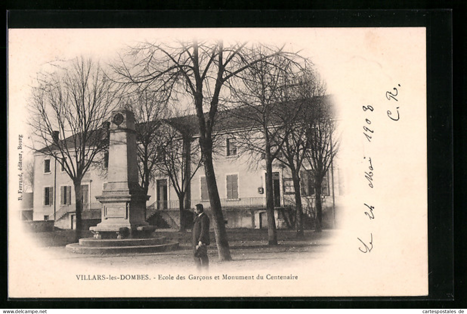 CPA Villars-les-Dombes, Ecole Des Garcons Et Monument Du Centenaire  - Villars-les-Dombes