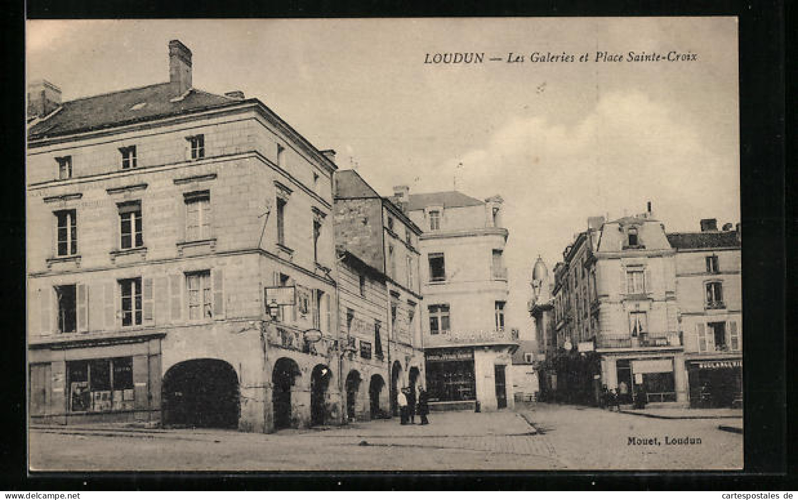 CPA Loudun, Les Galeries Et Place Sainte-Croix  - Loudun