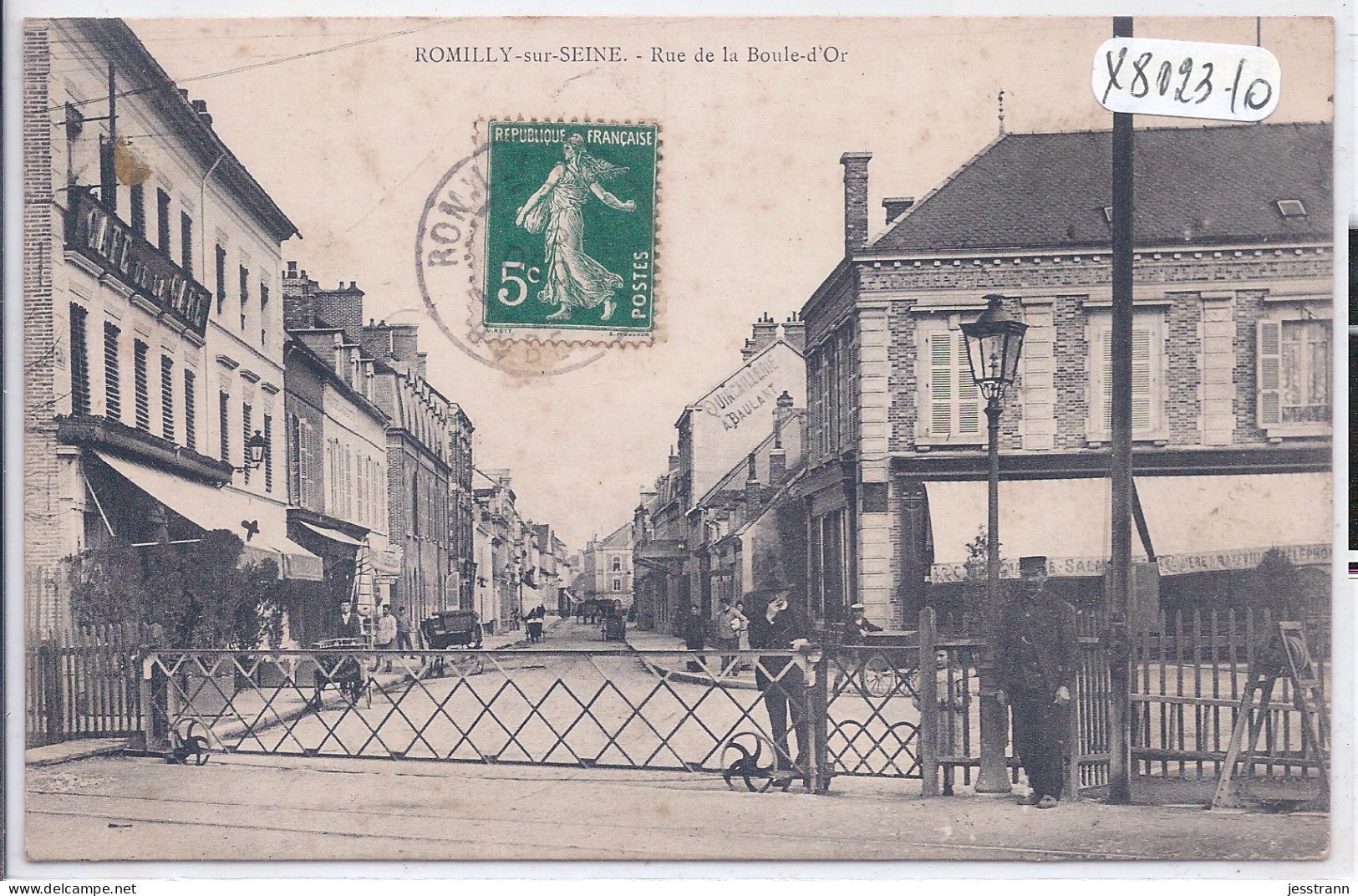 ROMILLY-SUR-SEINE- RUE DE LA BOULE D OR- LE PASSAGE A NIVEAU - Romilly-sur-Seine