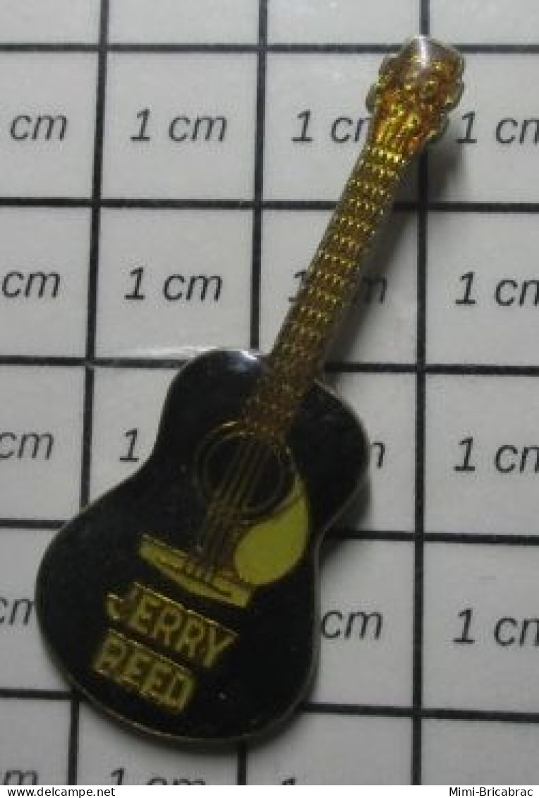 1618A Pin's Pins / Beau Et Rare : MUSIQUE / GUITARE NOIRE JERRY REED - Muziek