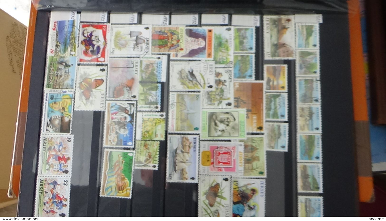 BF23 Ensemble de timbres de divers pays + bloc PEXIP N° 3 oblitéré. Petites taches hors timbres qui sont **. Signé
