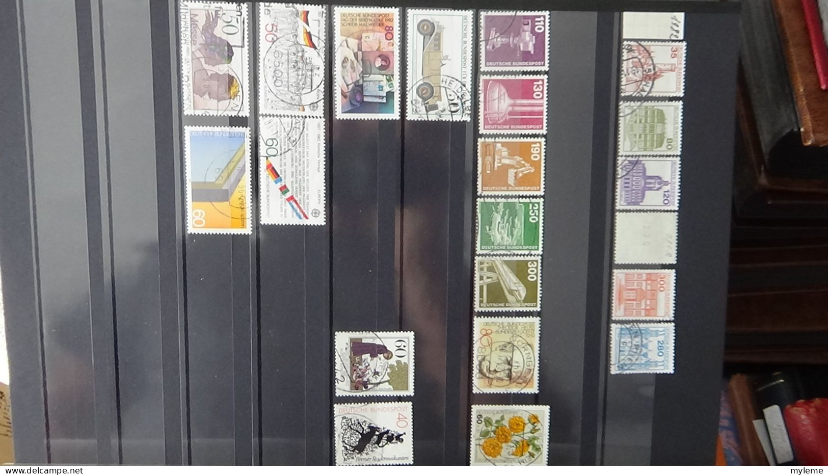 BF24 Ensemble de timbres de divers pays + bande N° 242A oblitérée et signée. Cote 1200 euros