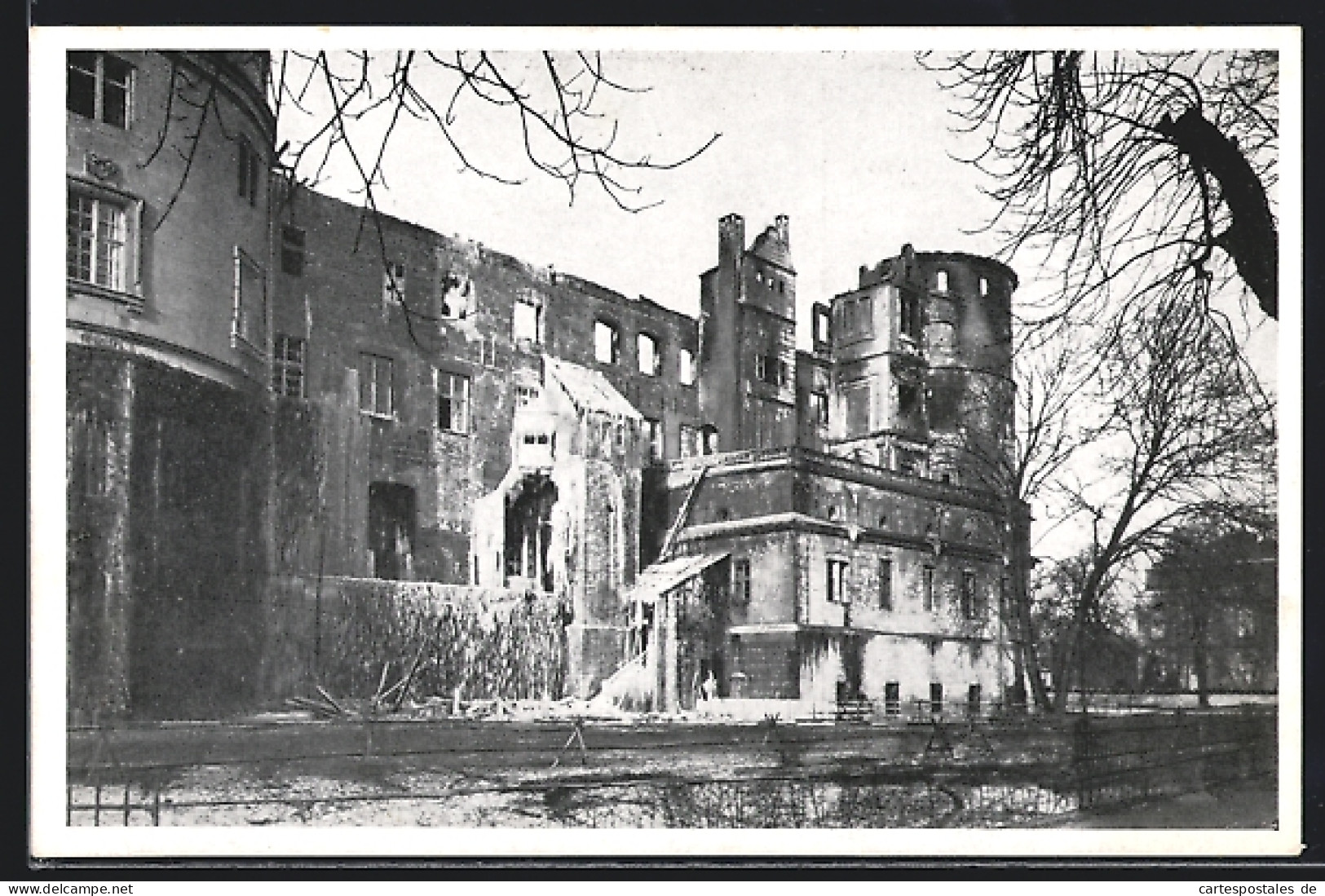 AK Stuttgart, Altes Schloss Nach Dem Brand 1931  - Catastrofi