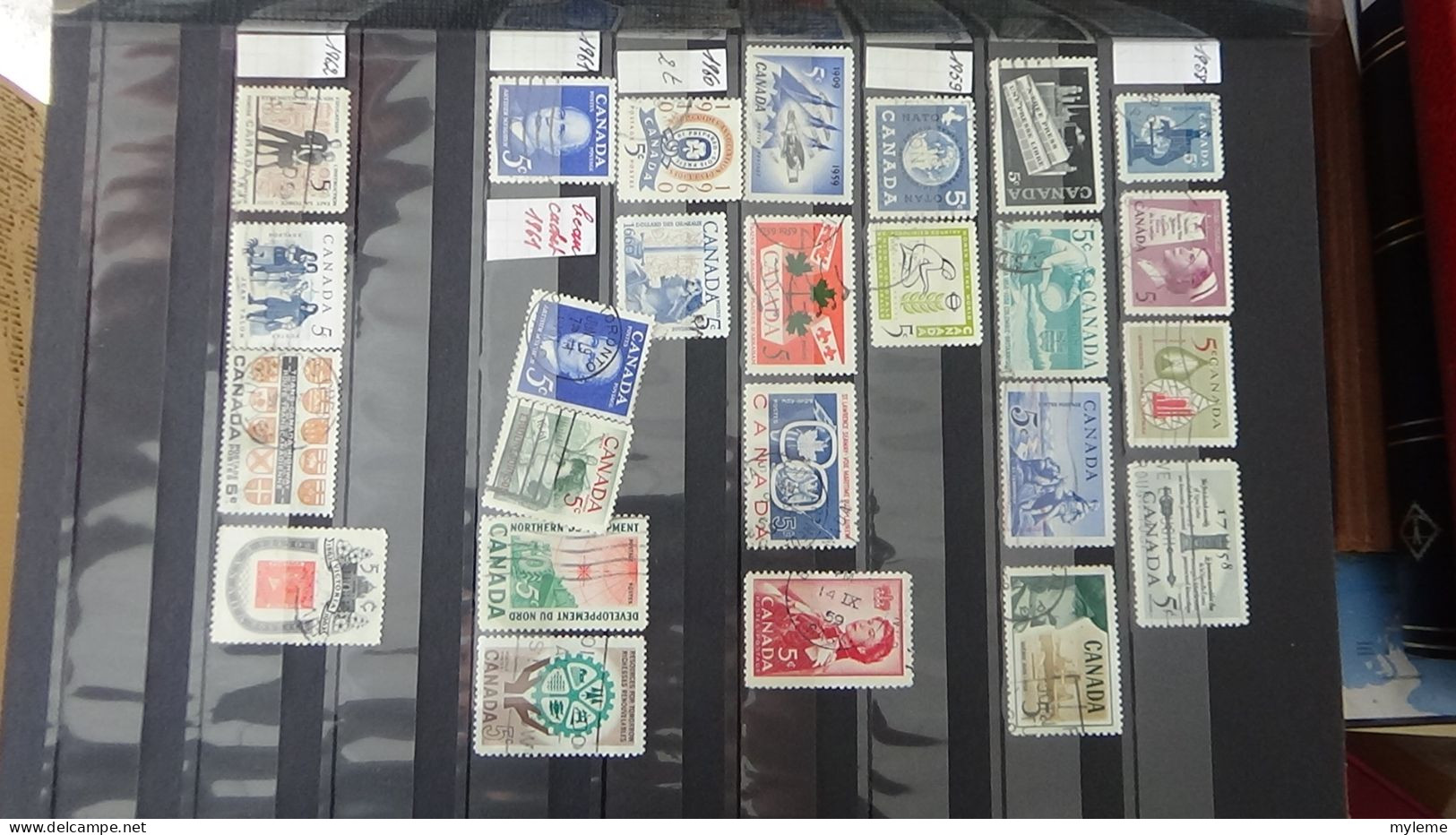 BF25 Ensemble de timbres de divers pays + Mouchons N° 112 + 113 + 114 **. Cote 680 euros