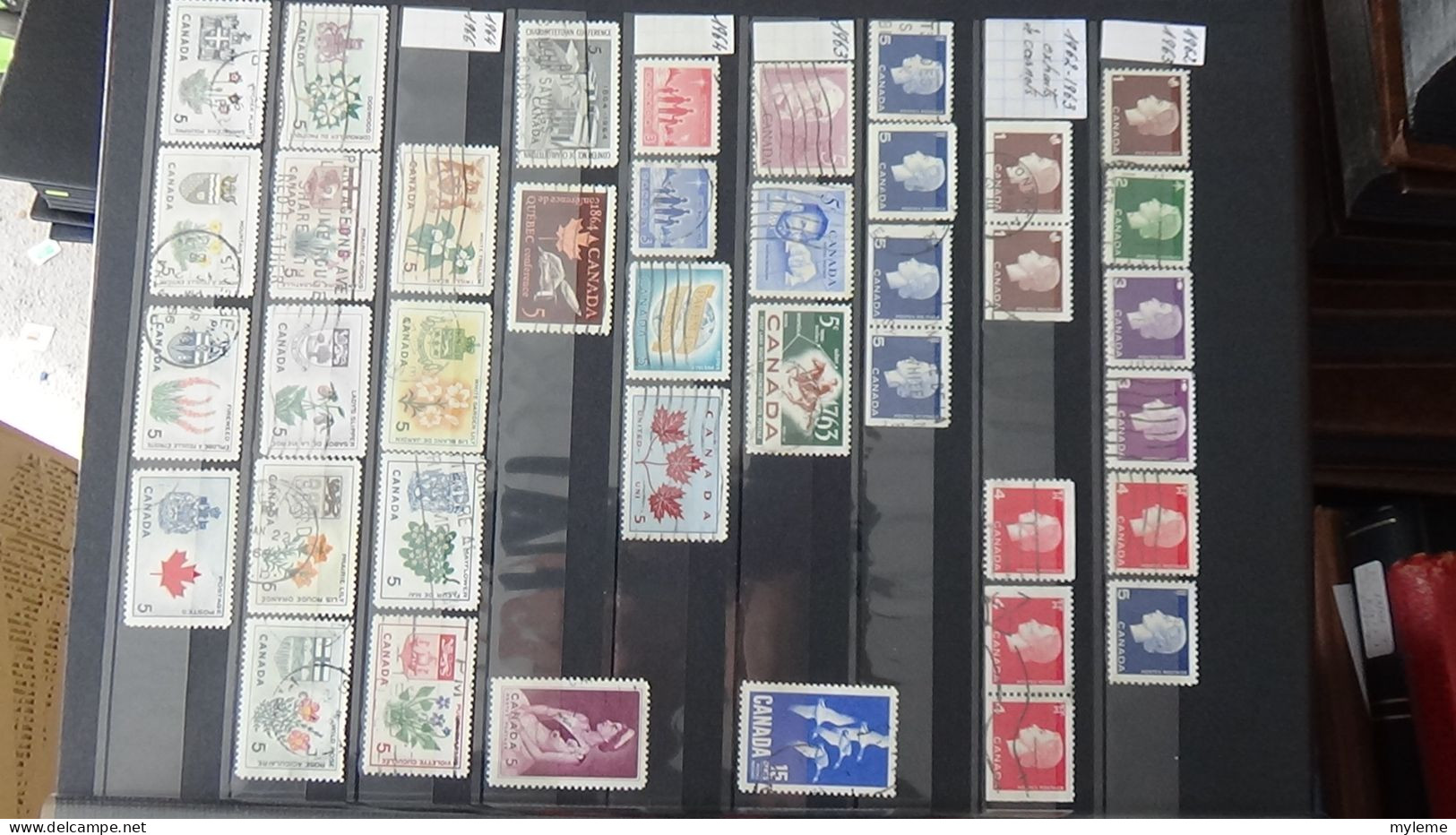 BF25 Ensemble de timbres de divers pays + Mouchons N° 112 + 113 + 114 **. Cote 680 euros