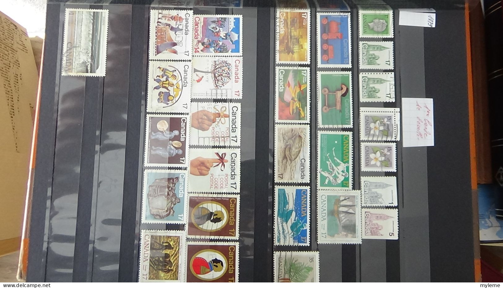 BF25 Ensemble de timbres de divers pays + Mouchons N° 112 + 113 + 114 **. Cote 680 euros