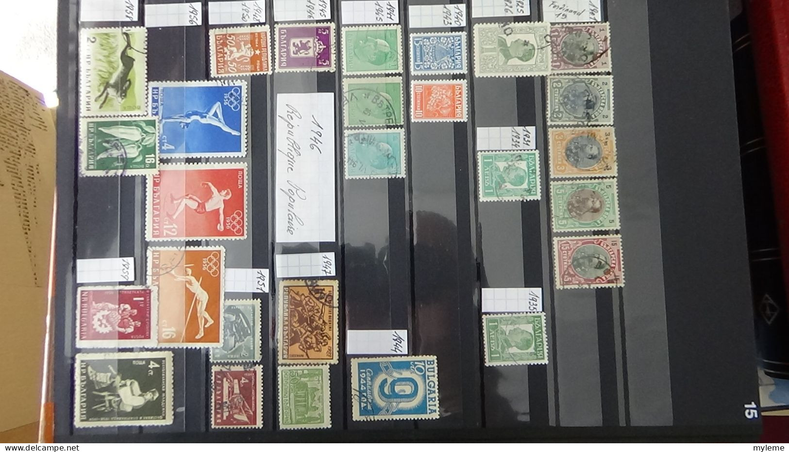 BF26 Ensemble de timbres de divers pays + Mouchons N° 116 + 117 + 118 **. Cote 985 euros