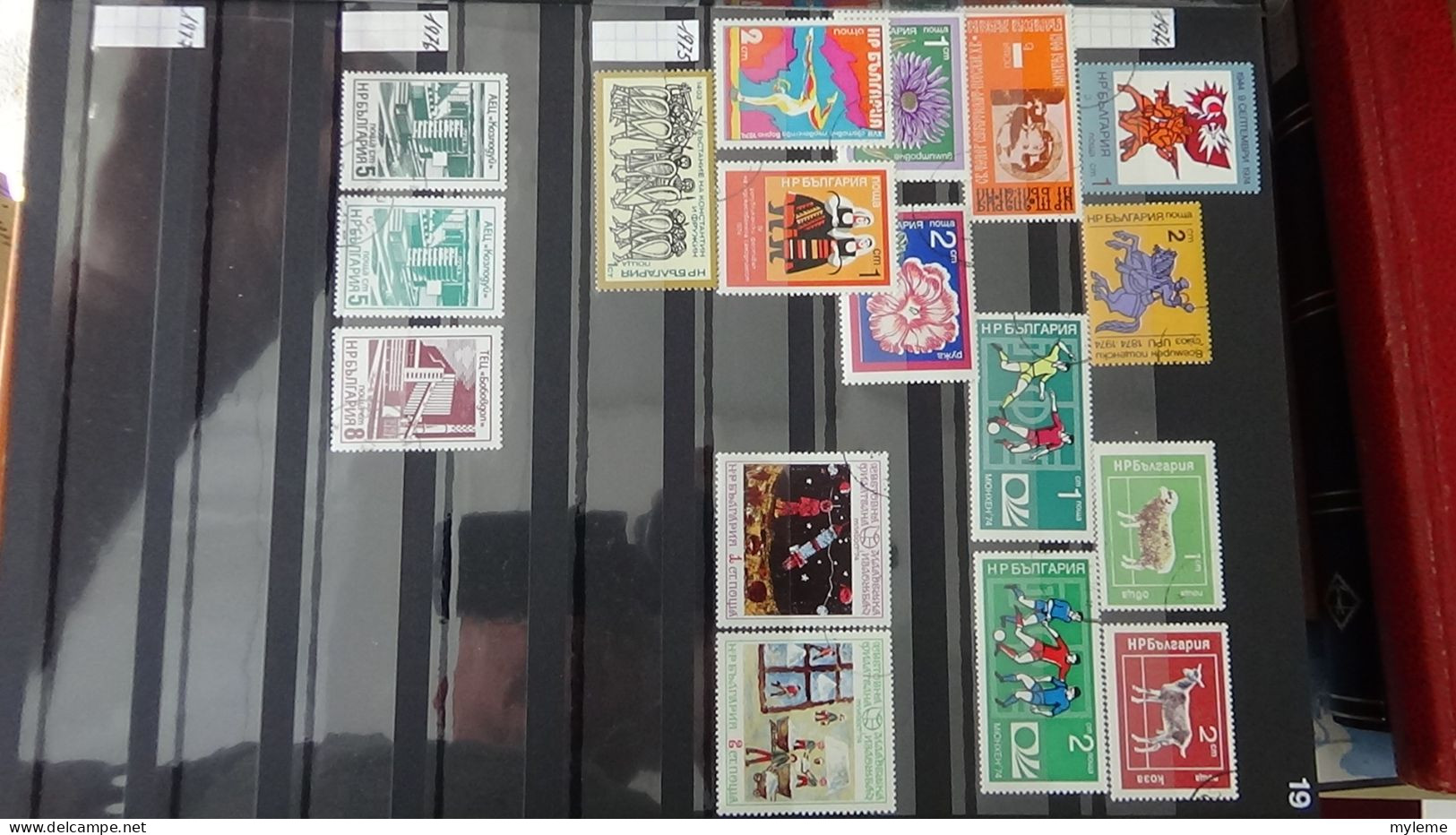 BF26 Ensemble de timbres de divers pays + Mouchons N° 116 + 117 + 118 **. Cote 985 euros