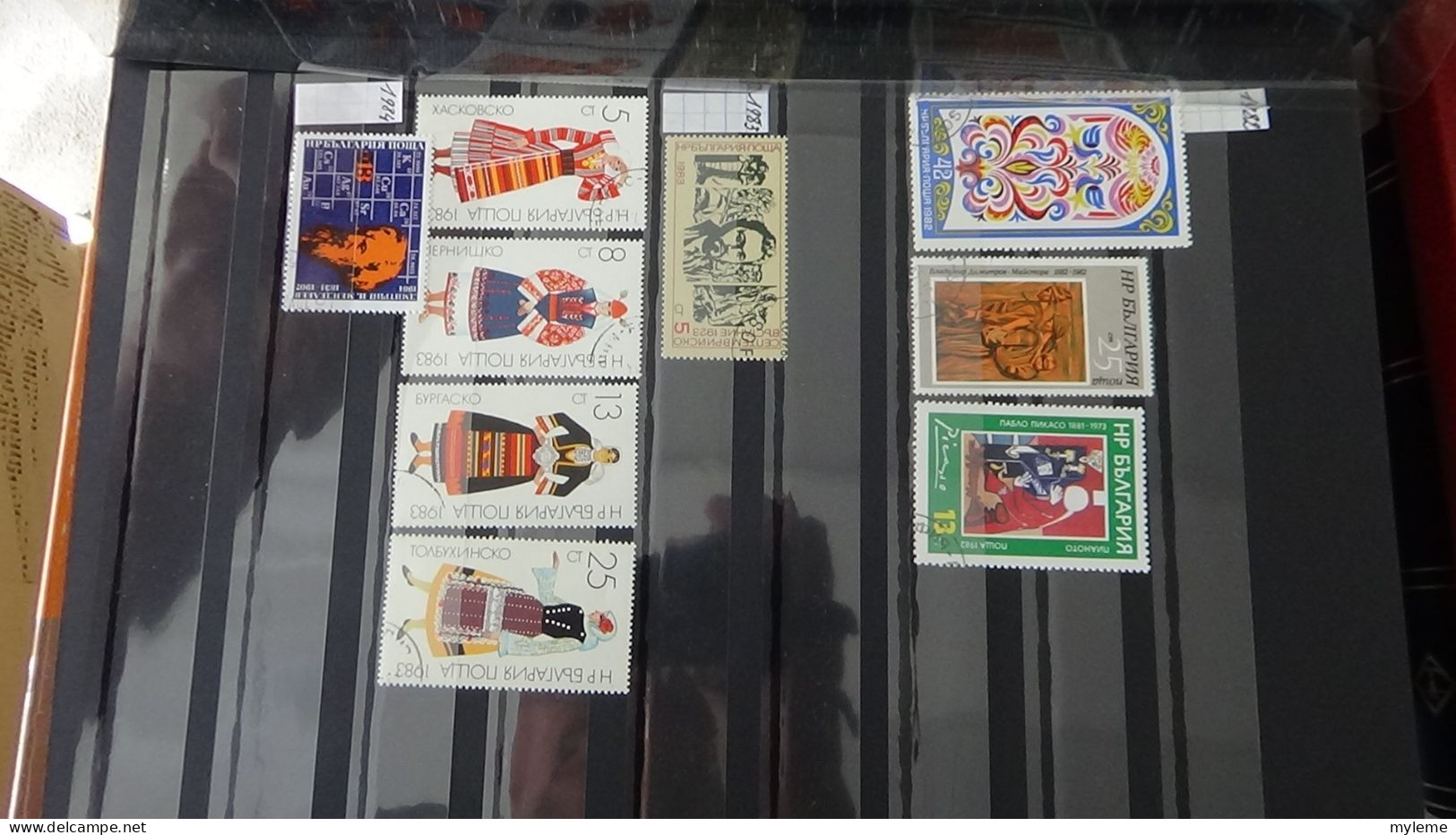 BF26 Ensemble de timbres de divers pays + Mouchons N° 116 + 117 + 118 **. Cote 985 euros