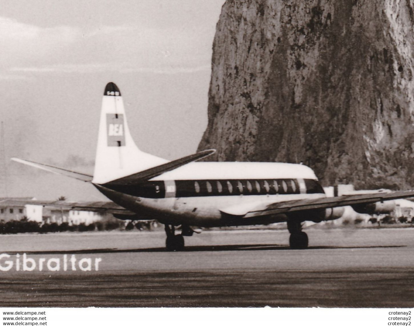 GIBRALTAR Viscount Taxying At Gibraltar Real Photo N°47 VOIR ZOOM Avion BEA Sur La Piste VOIR DOS - Gibraltar