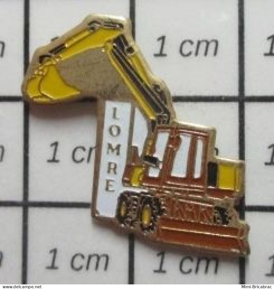 713c Pin's Pins / Beau Et Rare : MARQUES / LOMRE ENGIN DE CHANTIER TRACTOPELLE PELLETEUSE - Marques