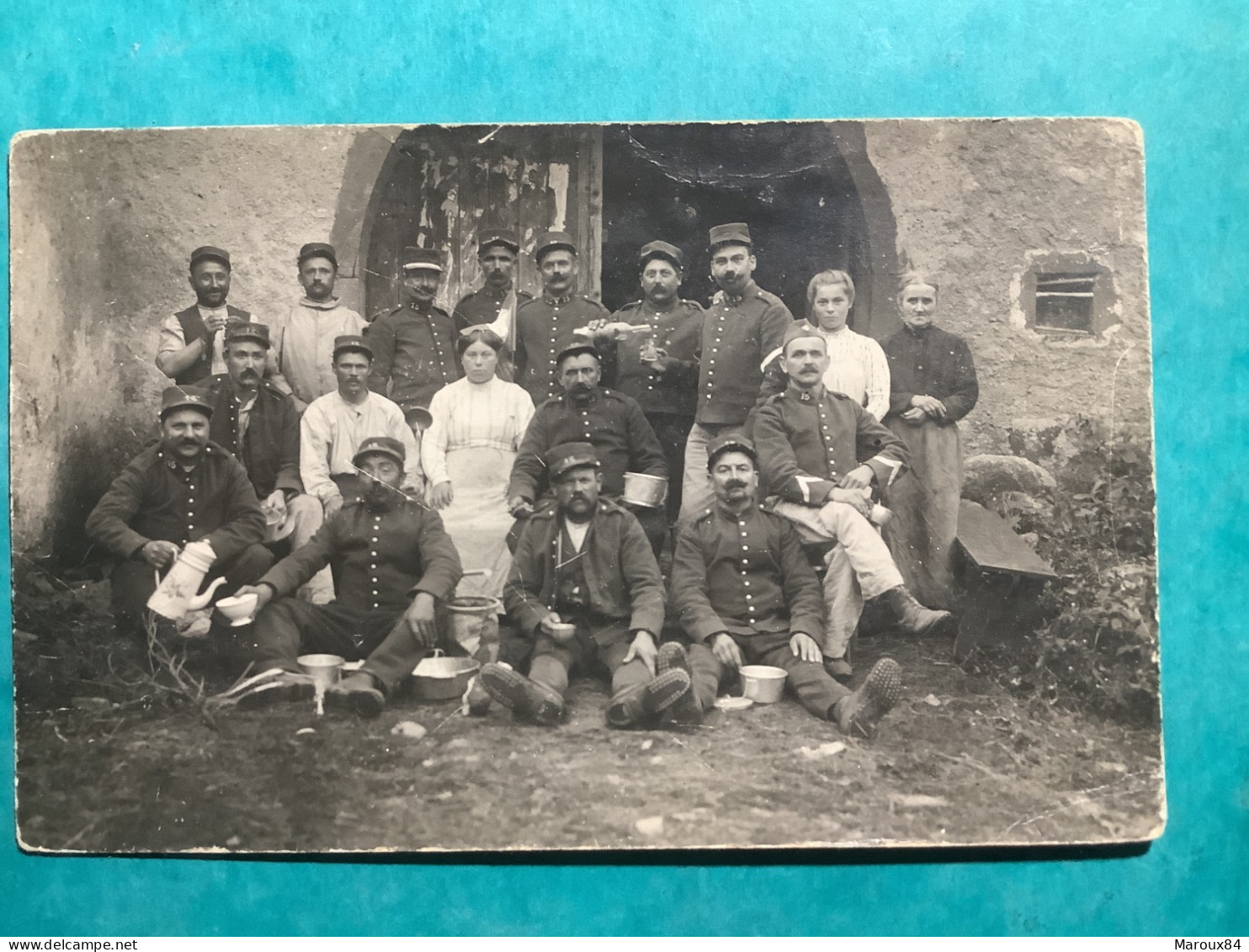 Militaria.carte Photo Groupe De Militaires Et Civils Au Café - Characters