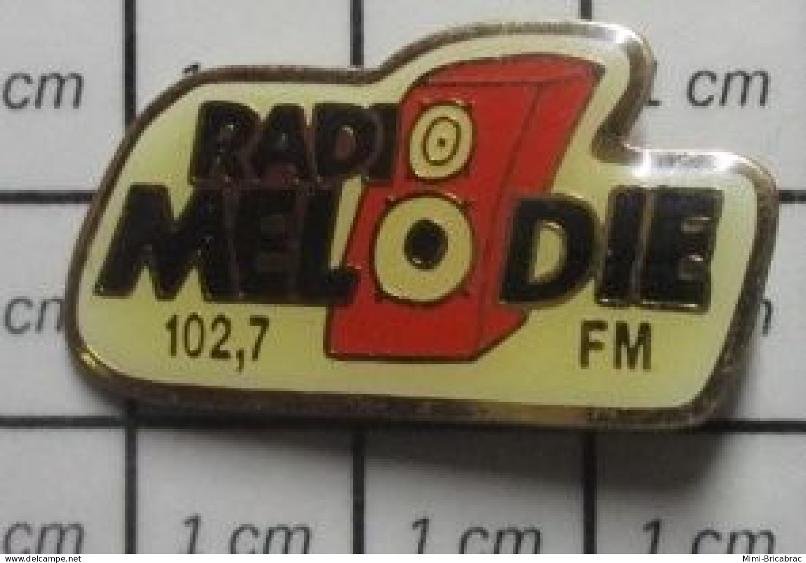 1618B  Pin's Pins / Beau Et Rare : MEDIAS / RADIO MELODIE FM 102,7 MHZ - Medien