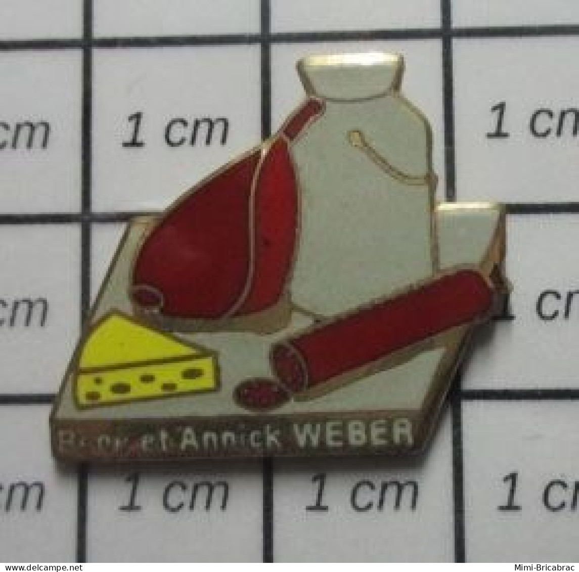 1618B  Pin's Pins / Beau Et Rare : ALIMENTATION / RENE ET ANNICK WEBER FROMAGE CHARCUTERIE - Lebensmittel