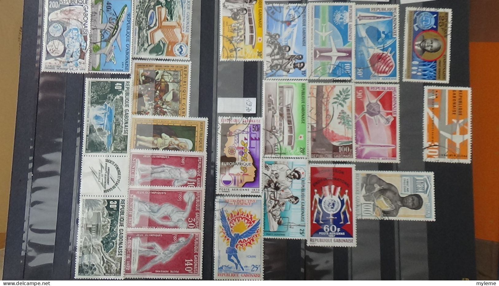 BF27 Ensemble de timbres de divers pays + Mouchons N° 124 + 125 + 126 **. Cote 705 euros