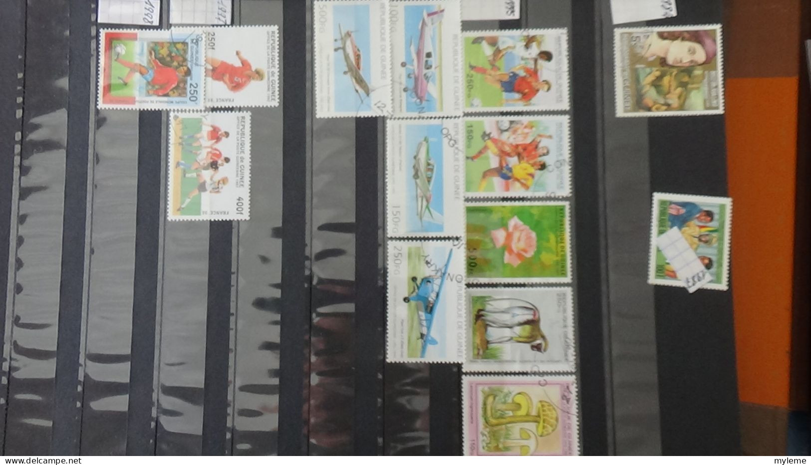 BF27 Ensemble de timbres de divers pays + Mouchons N° 124 + 125 + 126 **. Cote 705 euros