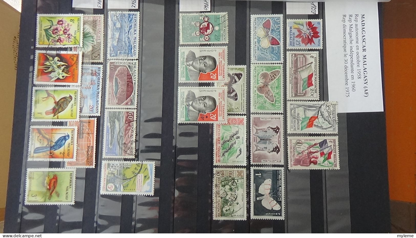 BF27 Ensemble de timbres de divers pays + Mouchons N° 124 + 125 + 126 **. Cote 705 euros