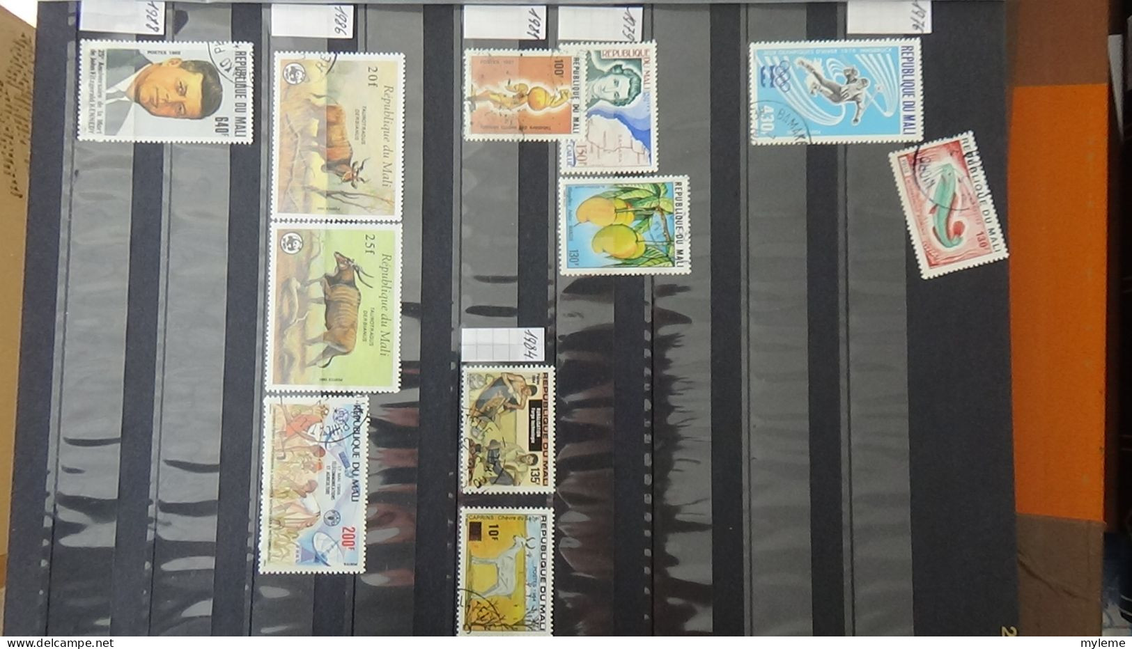 BF27 Ensemble de timbres de divers pays + Mouchons N° 124 + 125 + 126 **. Cote 705 euros