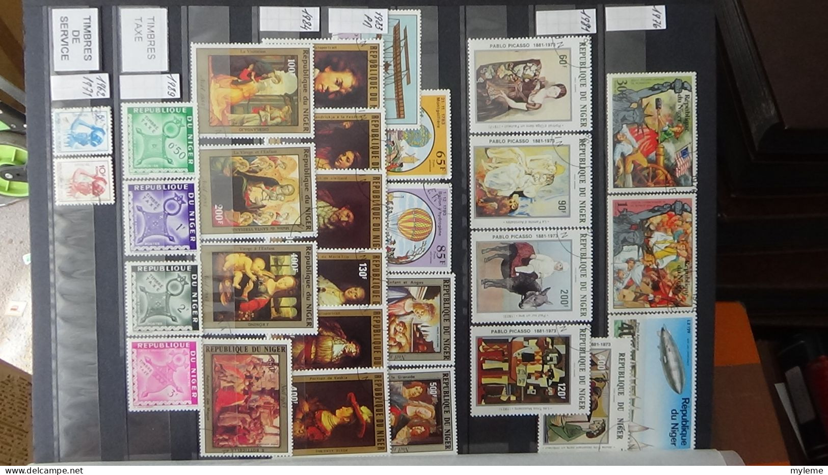 BF27 Ensemble de timbres de divers pays + Mouchons N° 124 + 125 + 126 **. Cote 705 euros