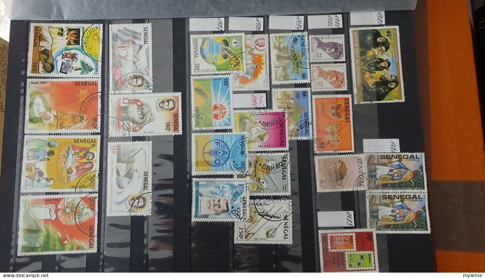 BF27 Ensemble de timbres de divers pays + Mouchons N° 124 + 125 + 126 **. Cote 705 euros
