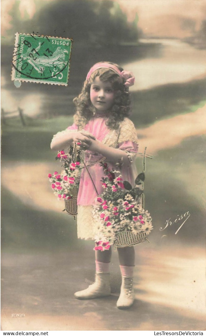 FETES - VOEUX - Anniversaire - Jeune Fille Portant Des Fleurs - Colorisé - Carte Postale Ancienne - Birthday