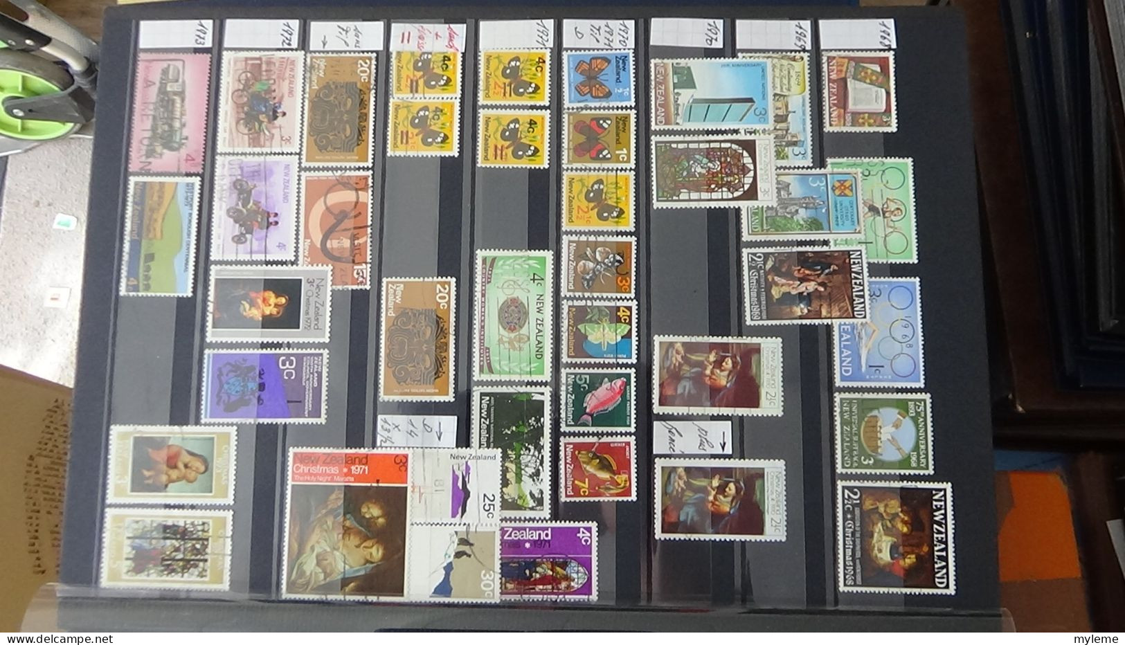 BF29 Ensemble de timbres de divers pays + Merson N° 119 + 121 + 123 **. Cote 540 euros