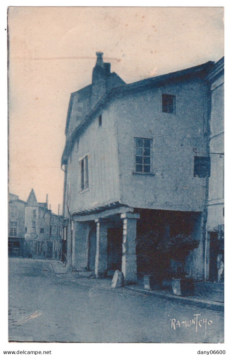 SAINT MAIXENT - Vieilles Maisons De La Place Du Marché - Saint Maixent L'Ecole