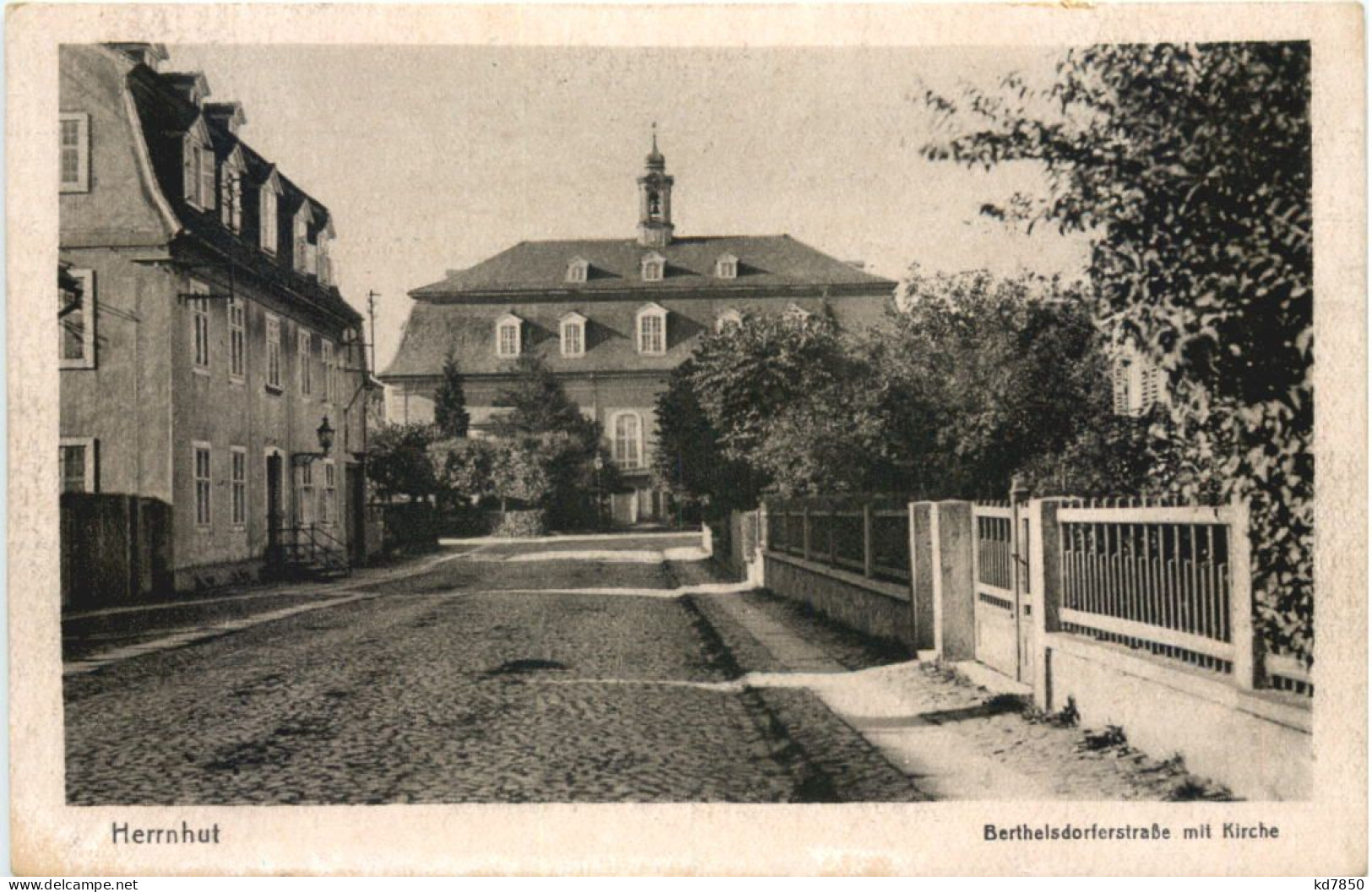 Herrnhut In Sachsen - Berthelsdorferstraße Mit Kirche - Herrnhut