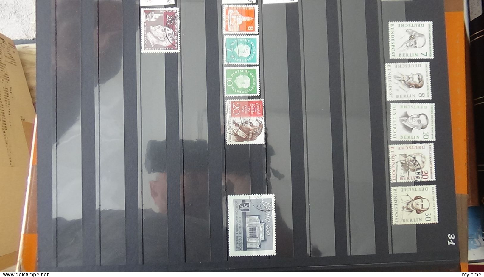 BF31 Ensemble de timbres de divers pays + Orphelin N° 152 ** (2 pites de rouille au dos)  Cote 550 euros