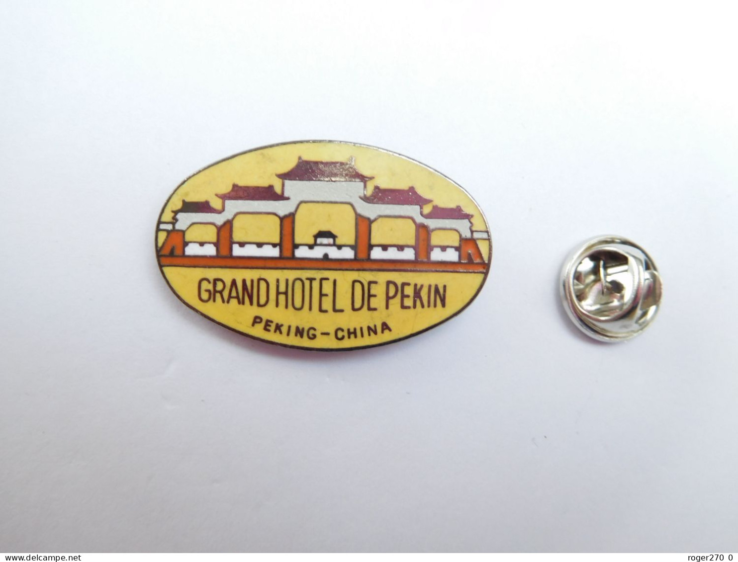 Superbe Pin's En EGF , Grand Hôtel De Pékin , Peking China ,  Signé Démons & Merveilles - Villes