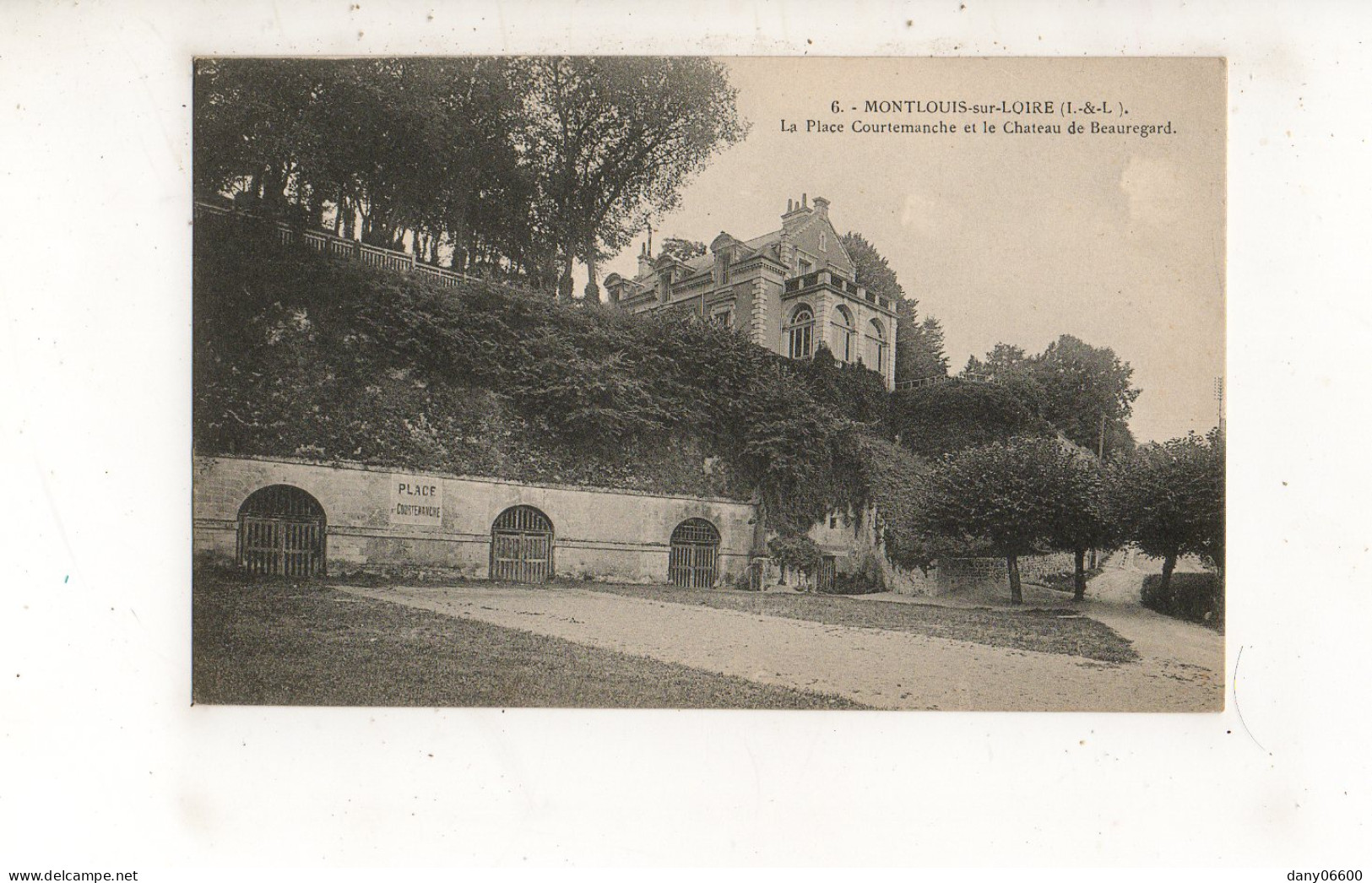 MONTLOUIS Sur LOIRE - La Place Courtemanche Et Le Château De Beauregard  - Sonstige & Ohne Zuordnung