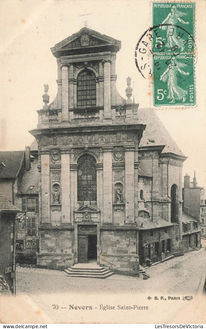 FRANCE - Nevers - Vue Sur L'église Saint Pierre - Vue Générale - Face à L'entrée - Carte Postale Ancienne - Nevers