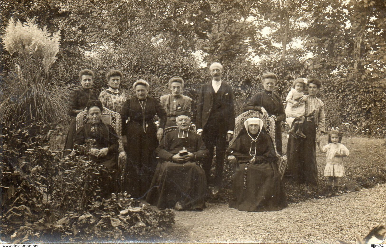 - Carte-photo D'une Famille Avec Des écclésiastiques - (C60) - Photographs