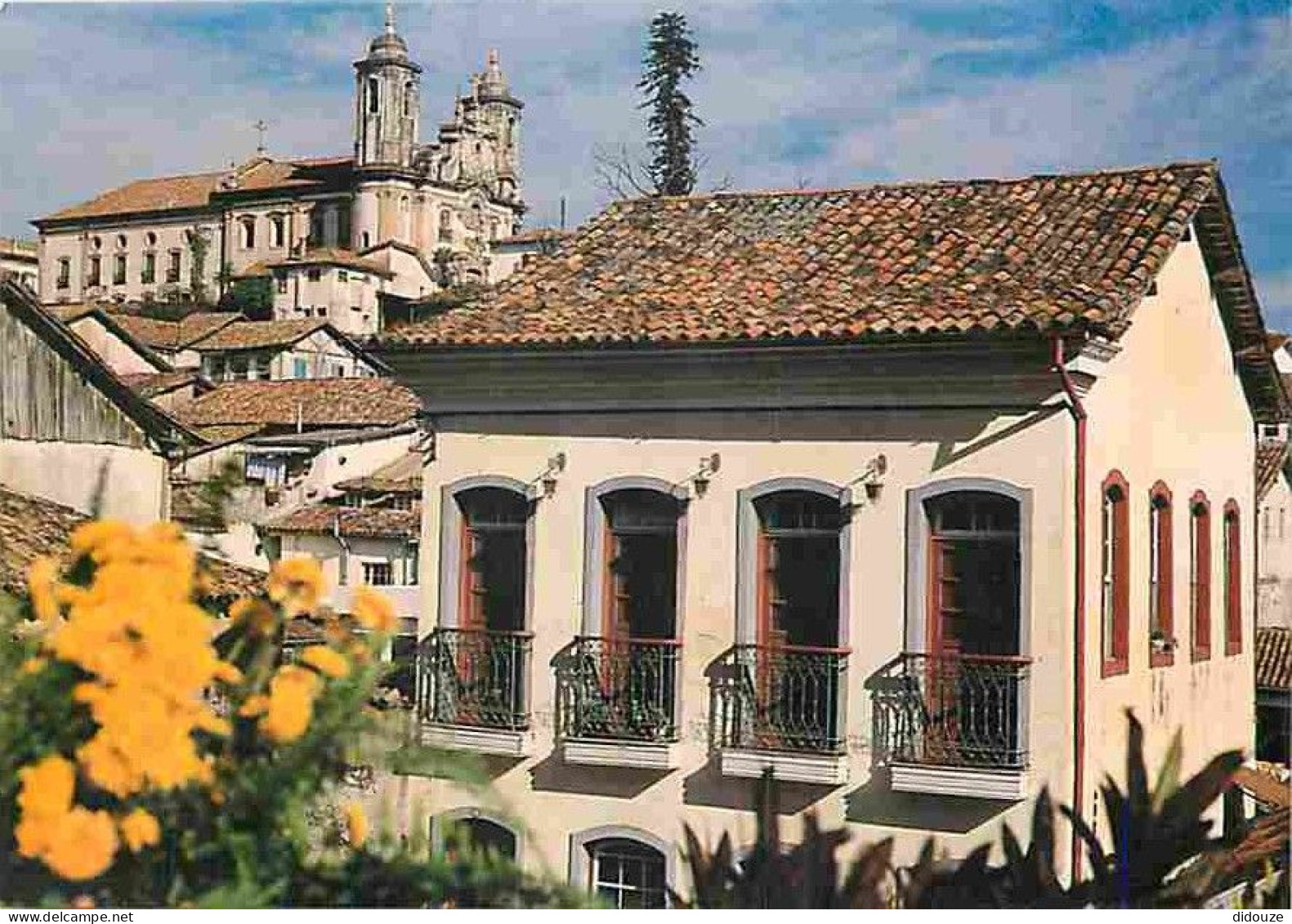 Brésil - Ouro Preto - Fachada Colonial Com Igreja Do Carmo Ao Fundo - Carte Neuve - CPM - Voir Scans Recto-Verso - Otros